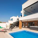 Vivi Rent - Old Olive Iv Villa